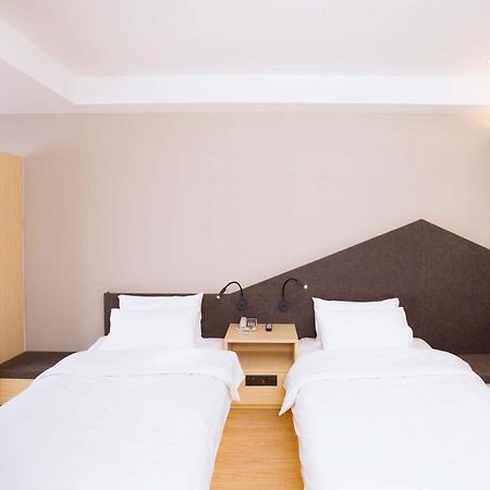 Ibis Styles Jingdezhen Cidu Avenue Hotel Экстерьер фото
